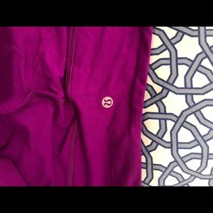 Lululemon size 8 magenta yoga pants 7/8 lengths